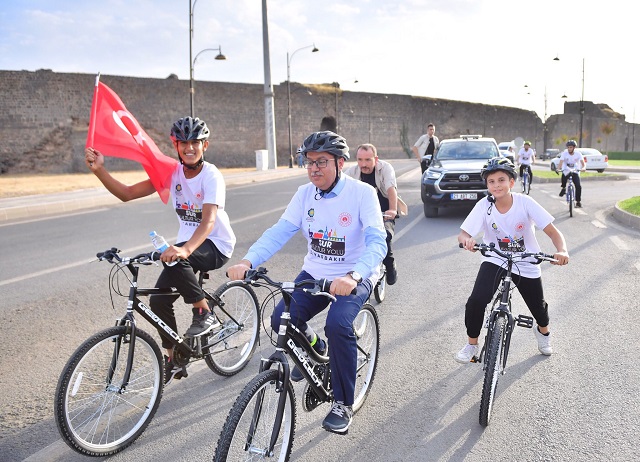 Diyarbakır’da binlerce genç “Yeni Şehirden Kadim Şehre” pedal çevirdi