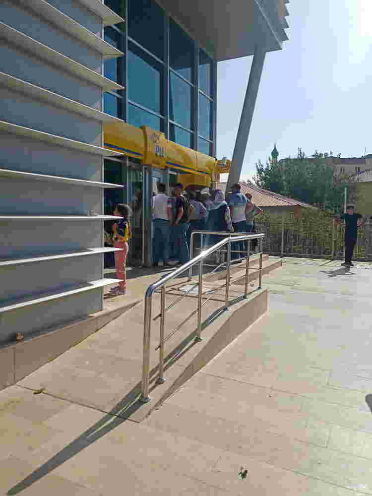 PTT Dicle İlçe Şubesi’nde bankamatik yetersizliği