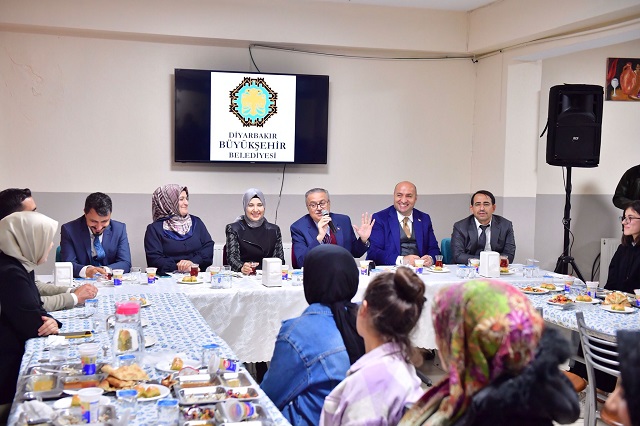 Vali Ali İhsan Su’dan Kız Yurdu öğrencilerine moral ziyareti