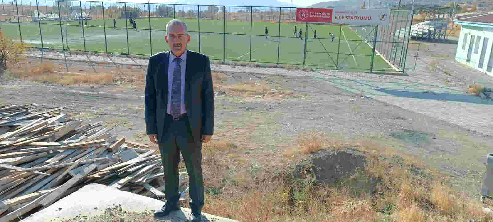 Dicle İlçesindeki sentetik futbol sahası FİFA standartlarında olacak