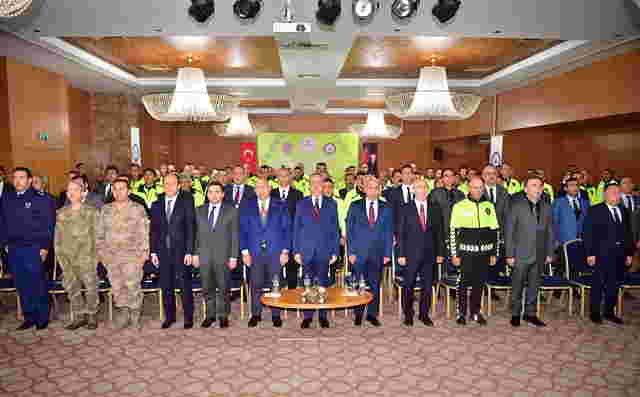 “Trafik Birim Amirleri Bölge Değerlendirme Toplantısı” Vali Su’nun başkanlığında gerçekleştirildi