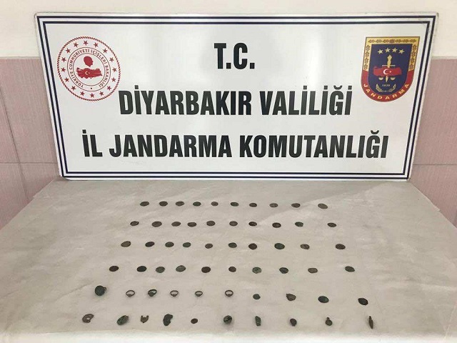 Tarihi eserleri satmaya çalışırken suçüstü yakalandılar