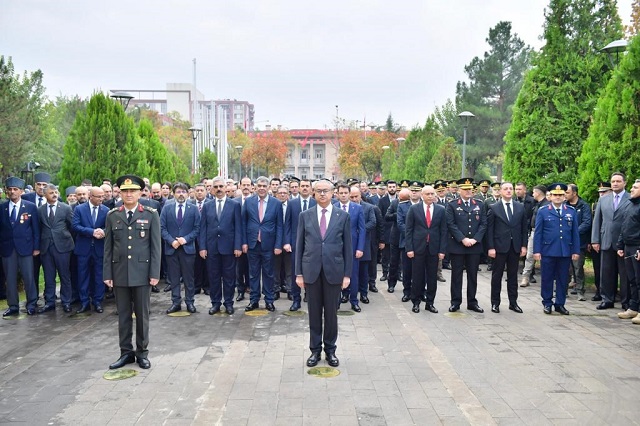 Diyarbakır’da 10 Kasım Atatürk’ü anma programı gerçekleştirildi