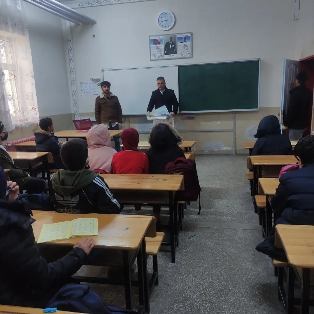 TÜGVA Dicle Başkanı Şükrü Dinç’ten öğrencilere kitap yarışmasına davet