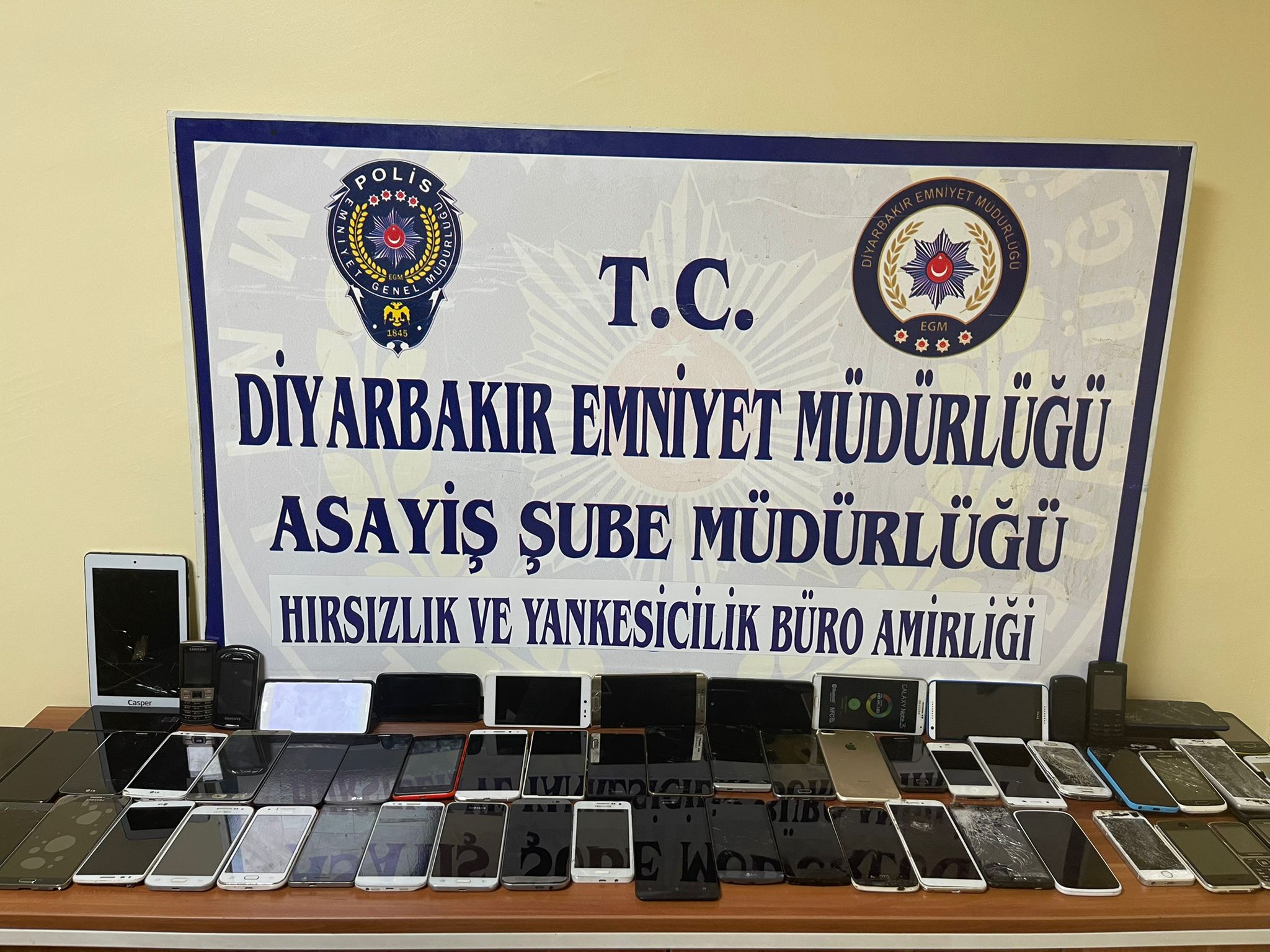ÇELİK KASA HIRSIZLARI DİYARBAKIR POLİSİNİN KADRAJ OPERASYONUYLA YAKALANDI