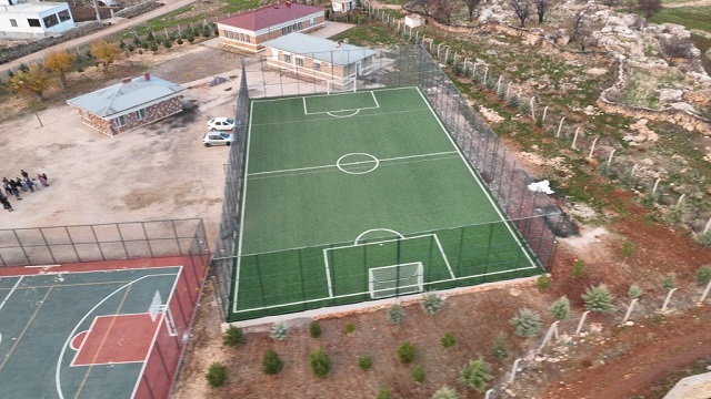 Çüngüş ve Dicle’de 6 futbol ve 2 basketbol sahası gençlerin hizmetinde