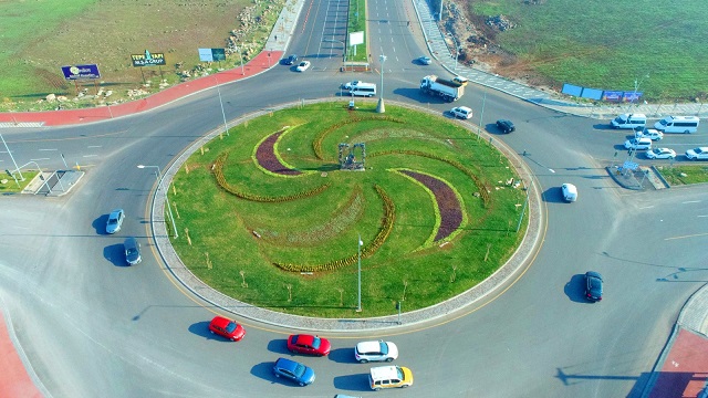 Yeni imar alanlarındaki kavşaklarda peyzaj çalışmaları sürüyor