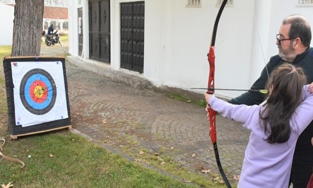 Bilgievi öğrencilerine okçuluk eğitimi