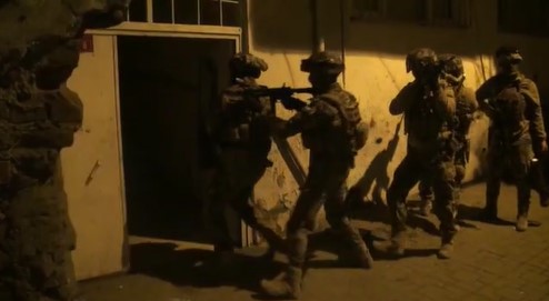 Diyarbakır’da uyuşturucu tacirlerine operasyon: 24 şüpheli tutuklandı