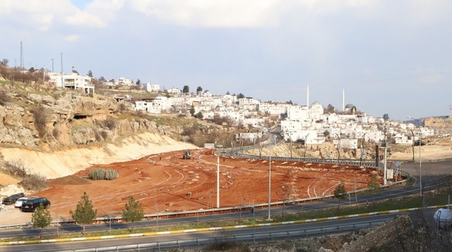 Eğil ilçe girişinde peyzaj çalışmaları başladı