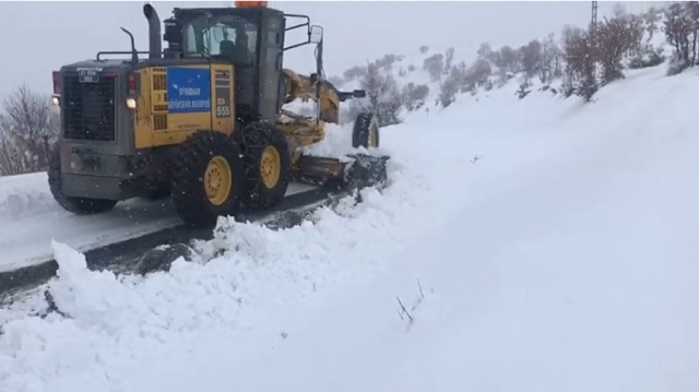 Zorlu kar mesaisi sürüyor