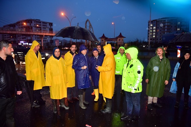 Aşırı yağışlarda ekipler sahada