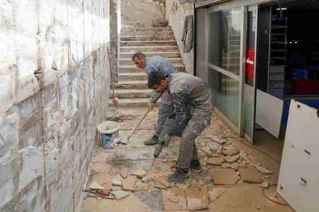 Ofis Yer Altı Çarşısının girişleri yenileniyor