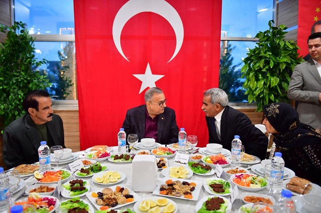 Vali Ali İhsan Su Roman ve Dom Vatandaşlarla İftar Yemeğinde Buluştu