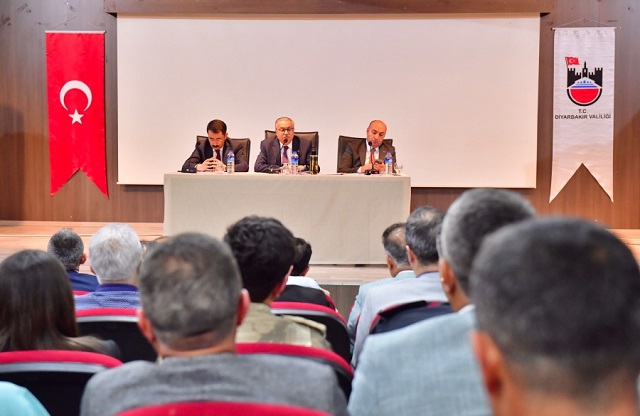 Vali Ali İhsan Su Kulp ve Kocaköy muhtarlarıyla bir araya geldi