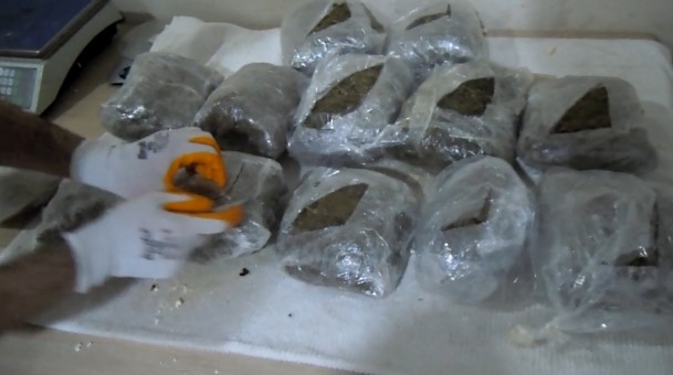 Diyarbakır narkotik polisi tarafından yapılan 30 operasyonda yakalanan 44 şüpheliden 32’si tutuklandı