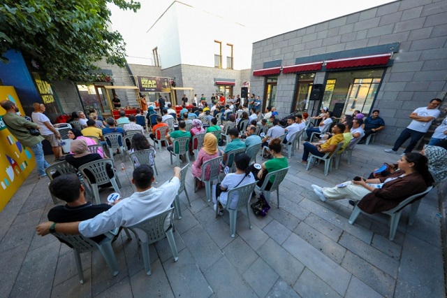 Diyarbakırlı kitapseverler “Kitap Mezadı”nda buluştu