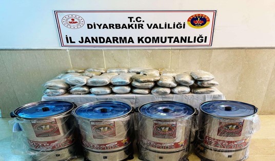Diyarbakır’da ayran yapma makineleri içerisinde 35 kilogram esrar ele geçirildi