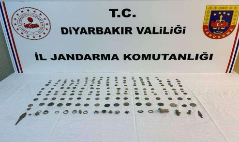 Diyarbakır’da 181 adet tarihi eser ele geçirildi