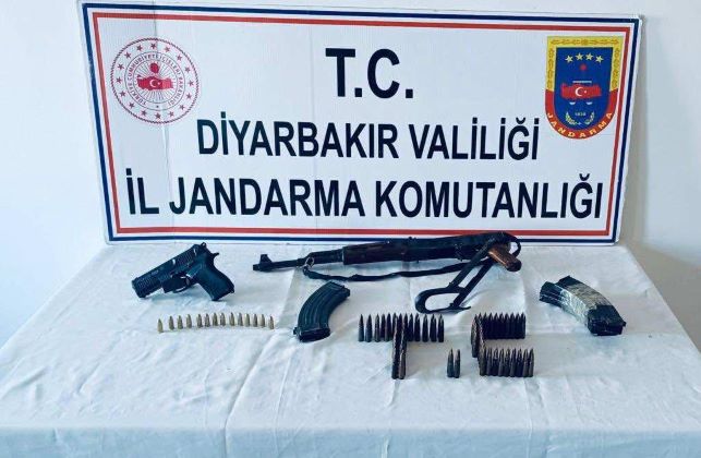 Diyarbakır’da yapılan operasyonda silah ve mühimmat ele geçirildi