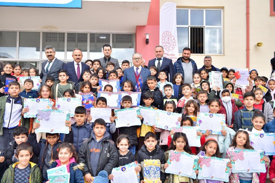 Vali Ali İhsan Su, Öğrencilerin Karne Heyecanına Ortak Oldu