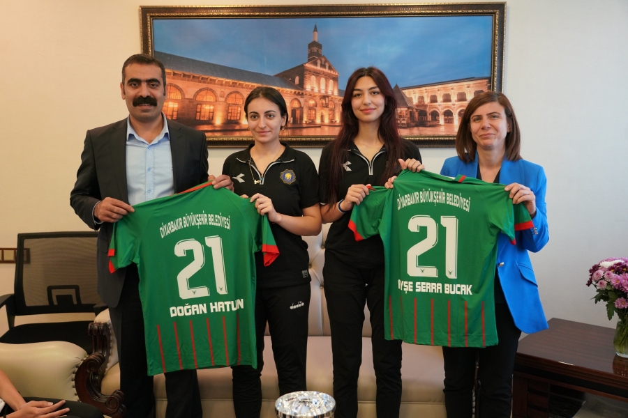 Kadın voleybolcular Eş Başkanları ziyaret etti