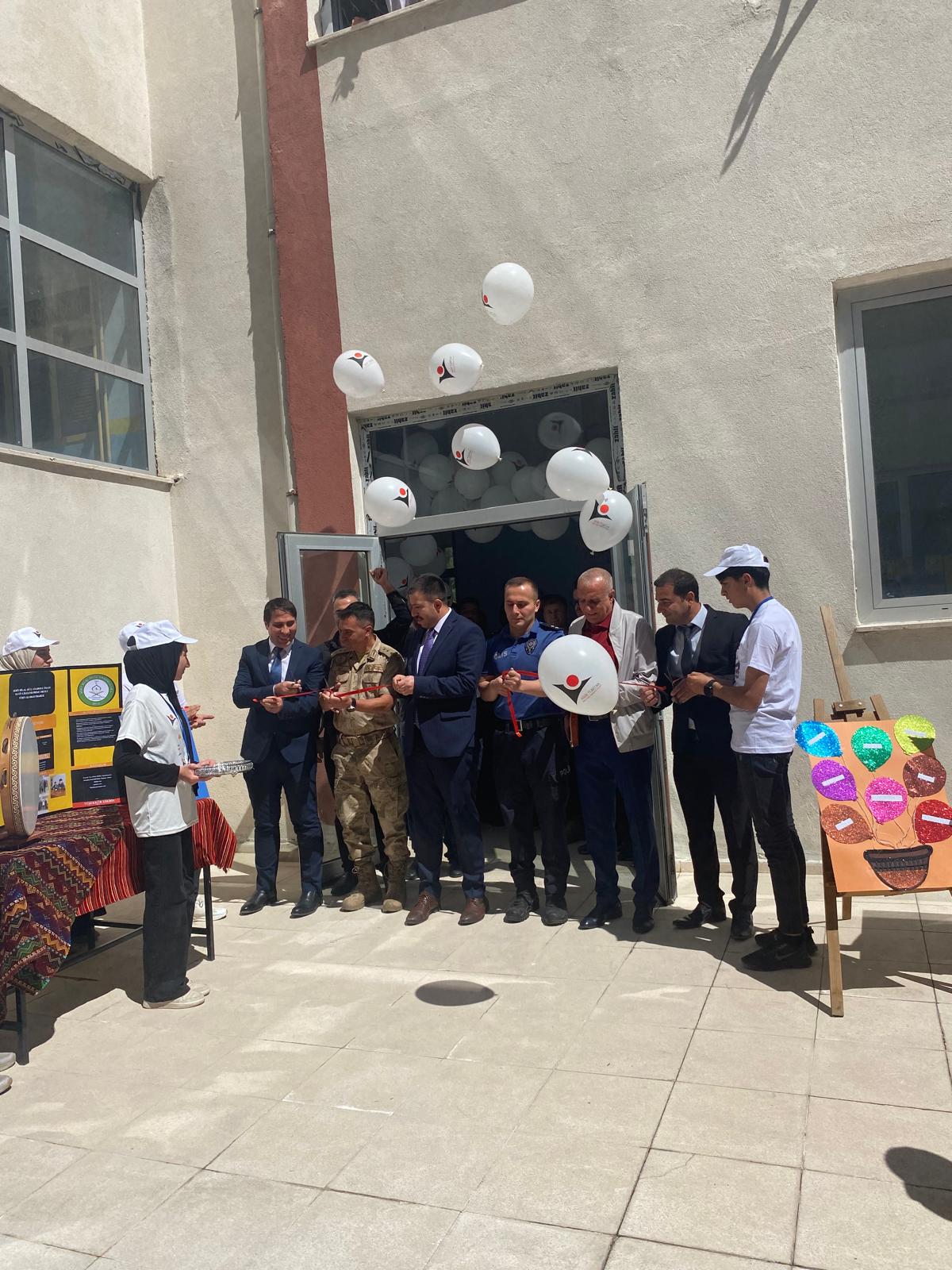 Şehit Bilal Dicle AİHL Fen ve Sosyal Bilimler Proje Okulu’nda TÜBİTAK Bilim Fuarı açılışı gerçekleşti