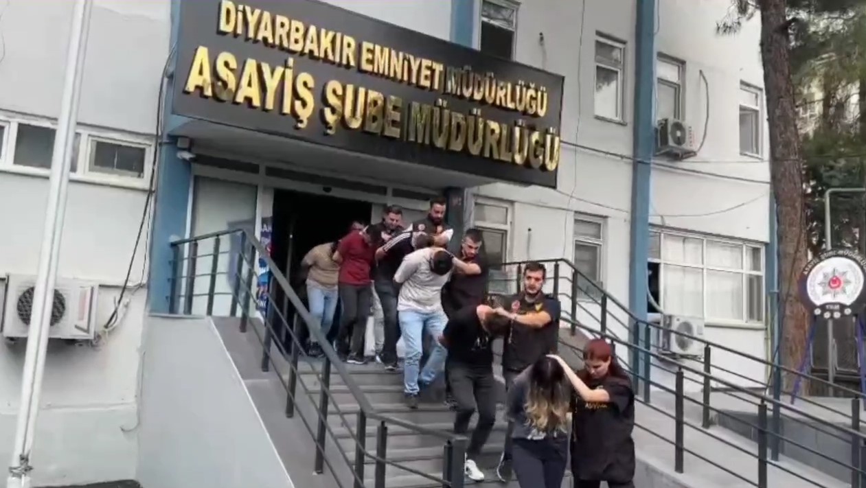 Diyarbakır polisinden güzellik salonlarına matruşka operasyonu: 8 tutuklama