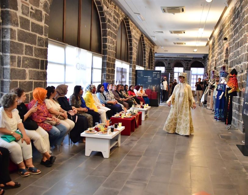 Diyarbakır’da “Beşi Bir Yerde” Defilesi