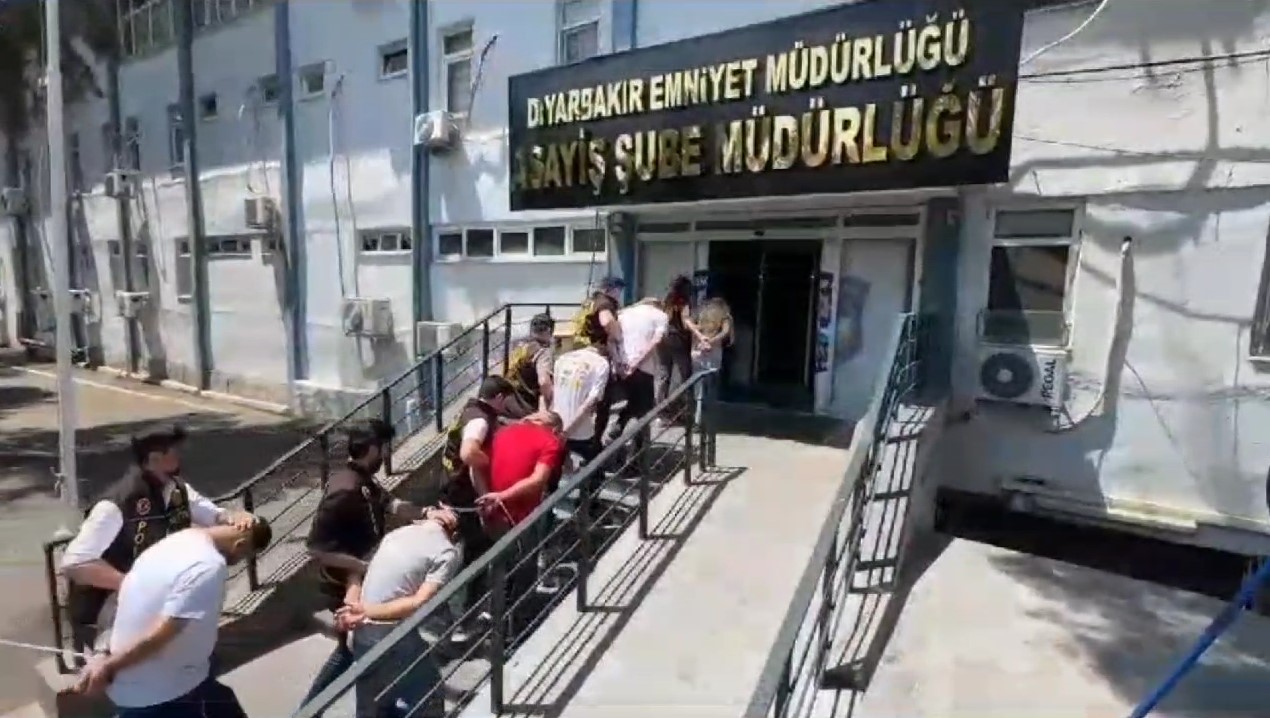 DİYARBAKIR POLİSİNDEN FUHUŞ ÇETESİNE BAYPAS OPERASYONU: 7 TUTUKLAMA