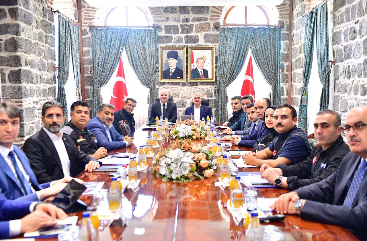 İçişleri Bakan Yardımcısı Münir Karaloğlu ve AFAD Başkanı Okay Memiş Diyarbakır’ı Ziyaret Etti