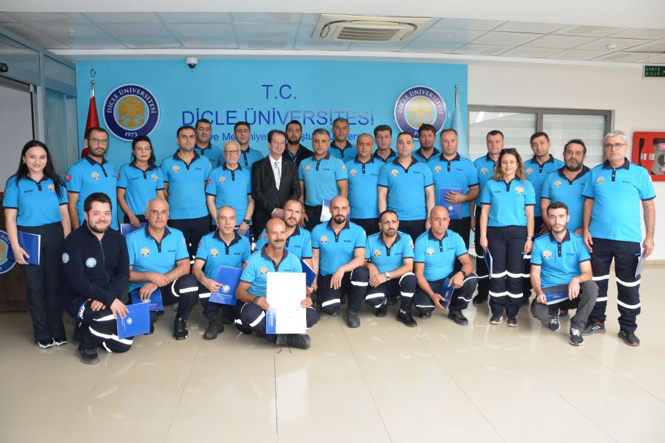 REKTÖR ERONAT’TAN DÜAK EKİBİNE BAŞARI BELGESİ