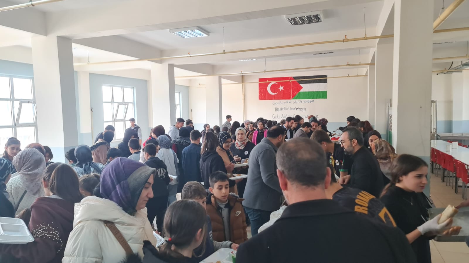 Şehit Bilal Dicle Anadolu İmam Hatip Lisesi’nden Filistin halkına yardım etkinliği