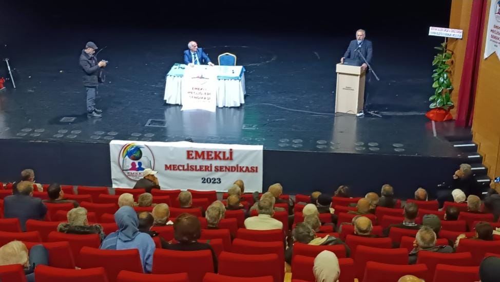 EMEKLİLERİN DÜNÜ, BUGÜNÜ VE GELECEĞİ KONUŞULDU
