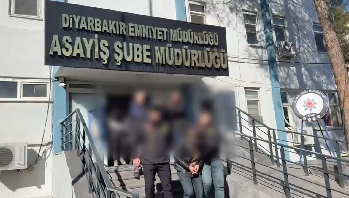 Hasarlı araçların motor ve şasi numaralarını çalıntı ve yurt dışından getirilen araçlara kopyalayanlara trampa operasyonu: 7 tutuklama