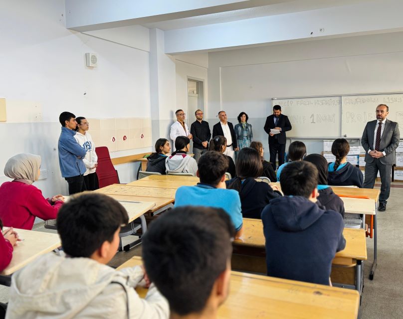 İyilik Haftası münasebetiyle İl Müftüsü Celal Büyük’ten Necip Fazıl Kısakürek Anadolu Lisesine Ziyaret