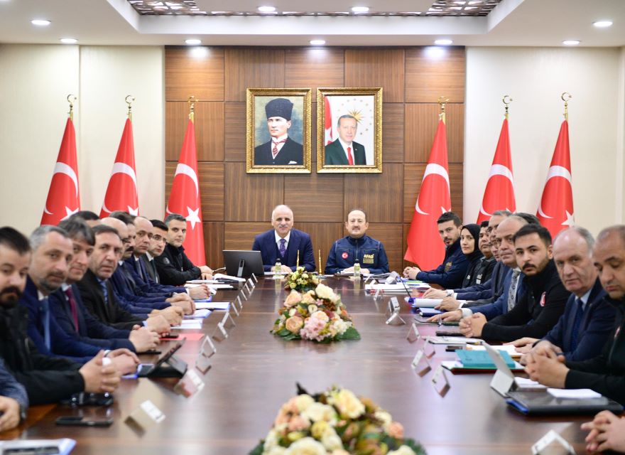 Vali Zorluoğlu ve AFAD Başkanı Pehlivan Diyarbakır’daki Deprem Çalışmalarını Değerlendirdi