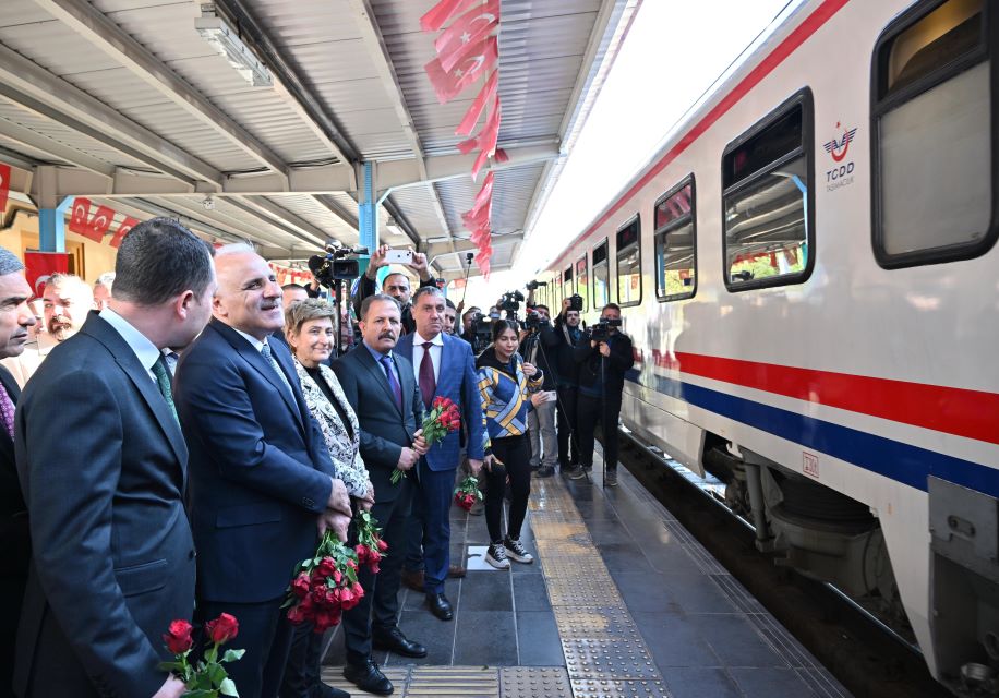 Tarihi ve Kültürel Bir Yolculuk: Turistik Diyarbakır Ekspresi Coşkuyla Karşılandı