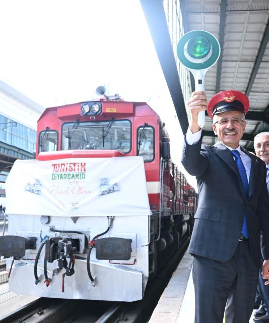 Turistik Diyarbakır Ekspresi Yola Çıkıyor