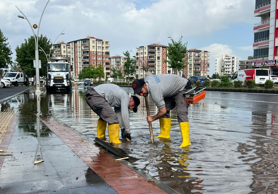 DİSKİ ekipleri yağış nedeniyle sahada