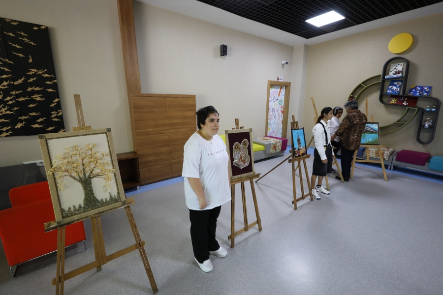 Engelli kursiyerler eserlerini sergiledi