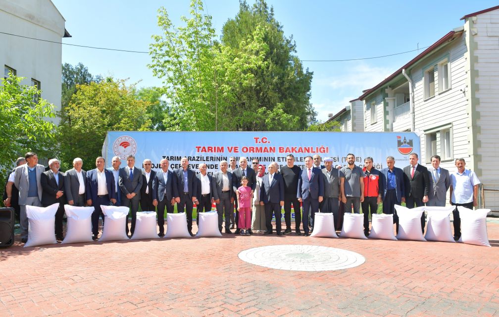 KARACADAĞ ÇELTİK TOHUMU DAĞITIM PROGRAMI GERÇEKLEŞTİ