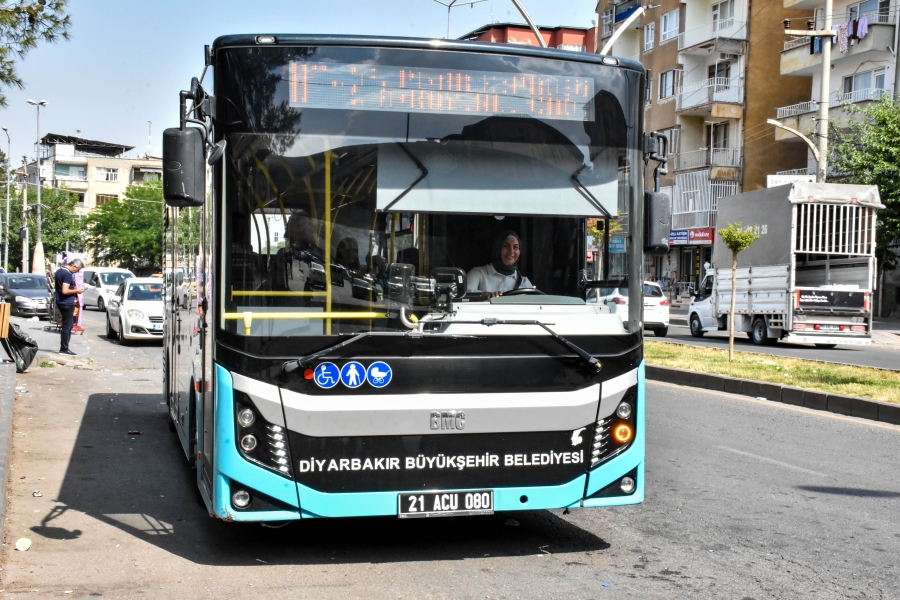 Kadınlar toplu ulaşımda direksiyona geçti: Tabuları yıkacağız
