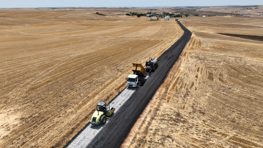 8 mahalle ve 11 mezrayı birbirine bağlayan yol asfaltlanıyor