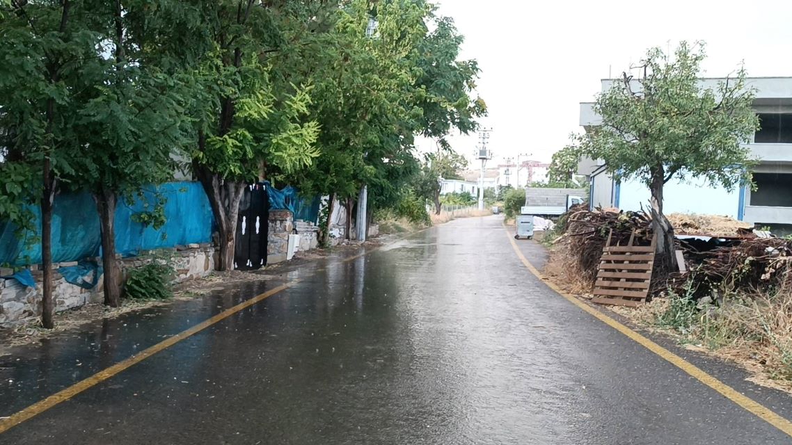 Dicle’de Temmuz’da yağan yağmur sıcak havayı serinletti