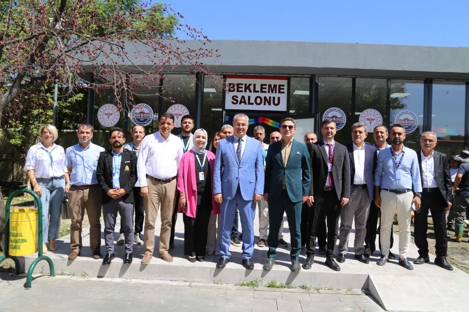 Kayapınar Kaymakamlığı’ndan Kadın Doğum ve Çocuk Hastalıkları Hastanesi’ne Bekleme Salonu Desteği