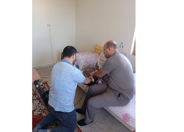 Dicle’de hasta, yaşlı ve yatalak vatandaşların kimlik kartı başvuruları evlerinde alınıyor