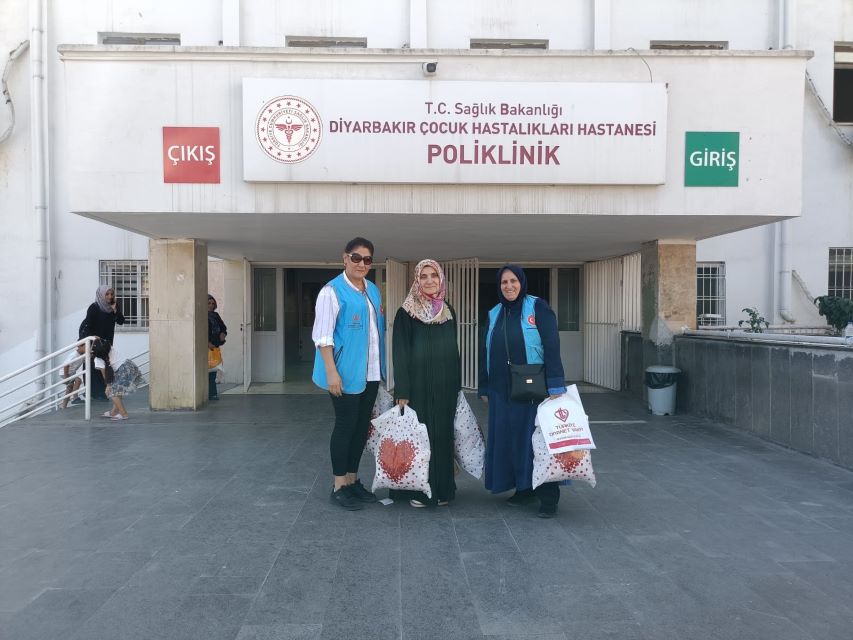 Diyarbakır Müftülüğü ve Vakıf Kadın Kollarından Yenidoğanlara Anlamlı Destek
