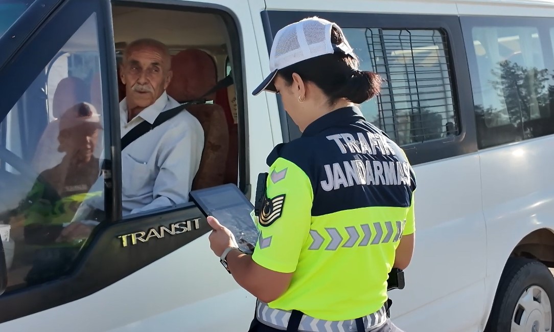 Diyarbakır’da jandarmadan okul çevreleri ve okul servisleri denetimi