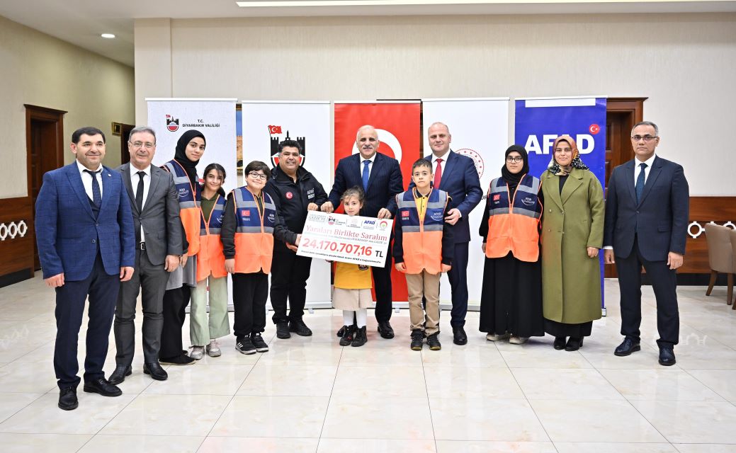 DİYARBAKIR’DA GAZZE İÇİN TOPLANAN 24 MİLYON TL AFAD’A TESLİM EDİLDİ